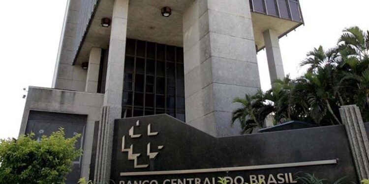 Brasileiros ainda têm mais de R$ 5,1 bilhões esquecidos em bancos