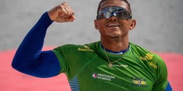 Isaquias Queiroz é campeão mundial no C1 500m na Polônia
