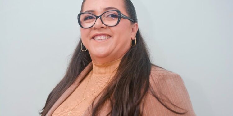 Socorro é eleita presidente e oposição assume comando da Câmara Municipal de Icapuí após vitória na eleição da Mesa Diretora