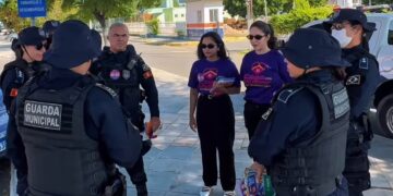 Patrulha Maria da Penha realiza blitz educativa em Aracati durante o Agosto Lilás