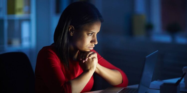 Bets deixam de ser entretenimento e passam a ser vistas por mulheres como saída para dificuldades financeiras