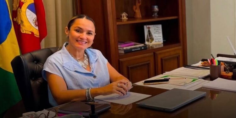 Prefeita Roberta anuncia o 2⁰ Edital do Concurso Público de Aracati com 127 vagas e salários de até R$ 5,4 mil