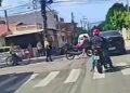 Discussão de trânsito termina em agressão entre motorista e motociclista em Fortaleza