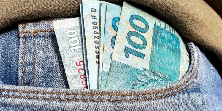 Beneficiários com NIS de final 4 recebem Bolsa Família de agosto