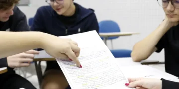 Encceja 2026: alunos já podem consultar cartilha de redação