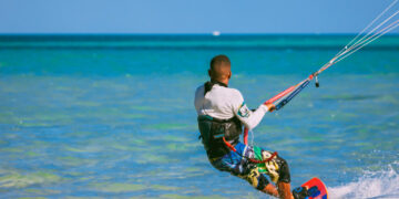 Temporada dos ventos mira novo crescimento após kitesurf movimentar R$ 210 milhões no Ceará