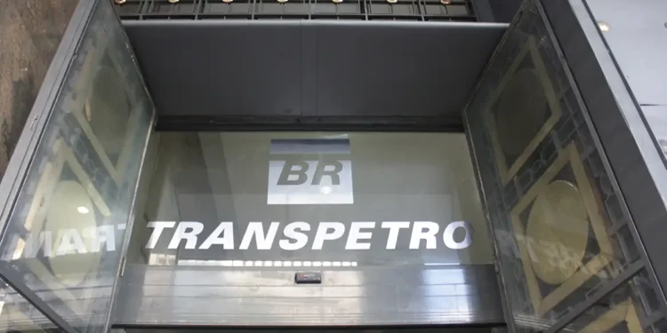 Transpetro abre concurso público com salário inicial de até R$ 15 mil