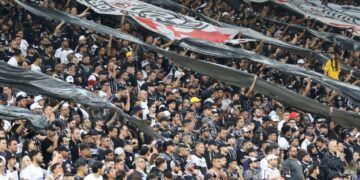 Torcedores de Corinthians e Rosario Central são levados ao Jecrim após confusão na Arena
