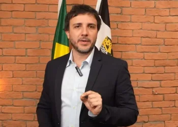TSE suspende campanha de Renan Santos à Presidência e proíbe participação em debates