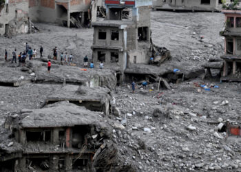 Número de mortos em avalanche no Nepal e no Tibete passa de 1 mil