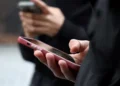 Jovem cria plataforma para ajudar nova geração de eleitores nas urnas