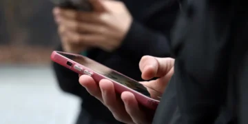 Jovem cria plataforma para ajudar nova geração de eleitores nas urnas
