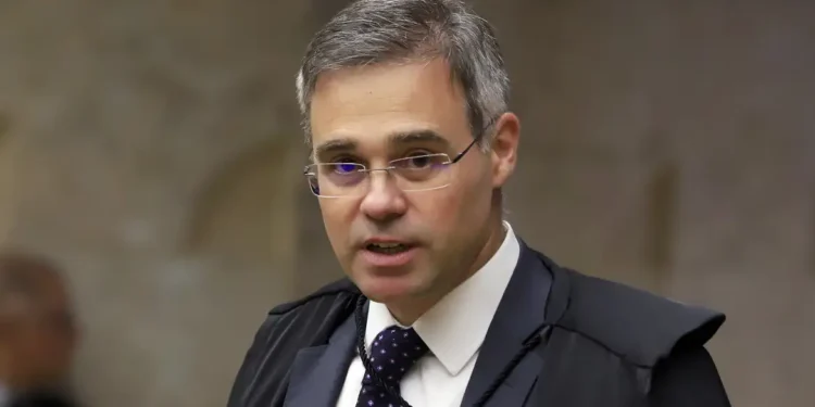 Mendonça rejeita ação contra reajuste do Bolsa Família