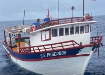 Seis pescadores estão desaparecidos após sair de praia no Ceará; Marinha realiza buscas