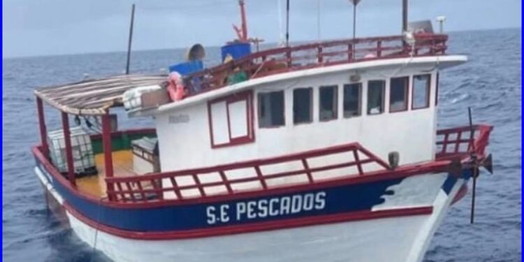 Seis pescadores estão desaparecidos após sair de praia no Ceará; Marinha realiza buscas