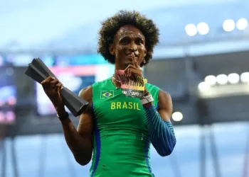 Alison dos Santos é campeão do Ultimate 2026