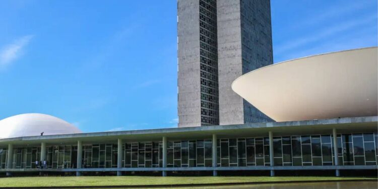 Projeto aprovado no Congresso flexibiliza regras fiscais para benefícios e repasses a municípios