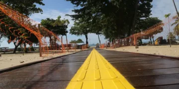 Estações de acesso ao mar para pessoas com deficiência são inauguradas em Fortaleza