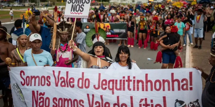 Maioria dos projetos no Congresso ameaçam indígenas, diz pesquisa